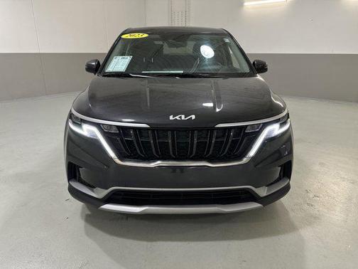 2023 Kia Carnival LX