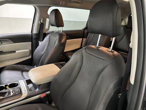 2023 Kia Carnival LX