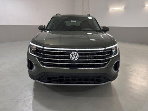 Avocado Green Pearl 2026 Volkswagen Atlas 2.0T SE w/Technology 4MOTION