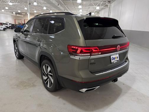 Avocado Green Pearl 2026 Volkswagen Atlas 2.0T SE w/Technology 4MOTION