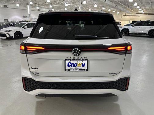 2026 Volkswagen Tiguan 2.0T SE R-Line Black 4MOTION