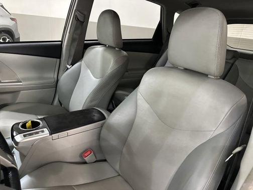 2014 Toyota Prius v Five