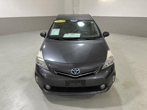 2014 Toyota Prius v Five
