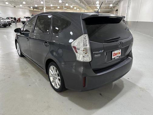 2014 Toyota Prius v Five