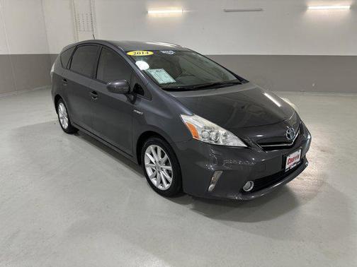 2014 Toyota Prius v Five