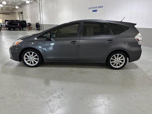 2014 Toyota Prius v Five