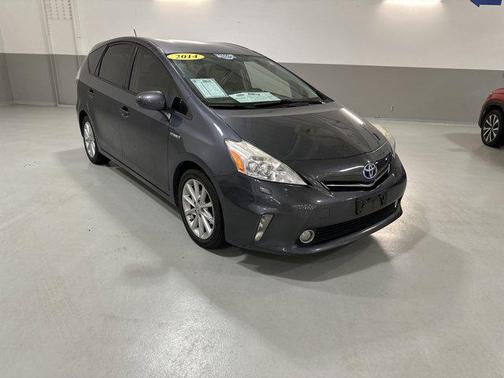 2014 Toyota Prius v Five