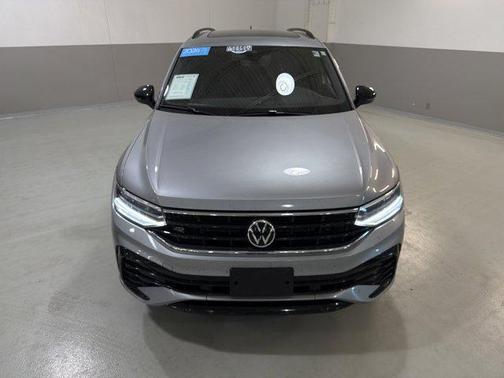 Pyrite Silver Metallic 2024 Volkswagen Tiguan 2.0T SE R-Line Black 4MOTION