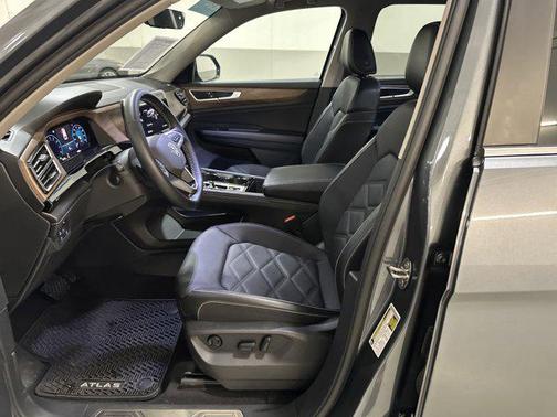 2024 Volkswagen Atlas 2.0T SE w/Technology 4MOTION
