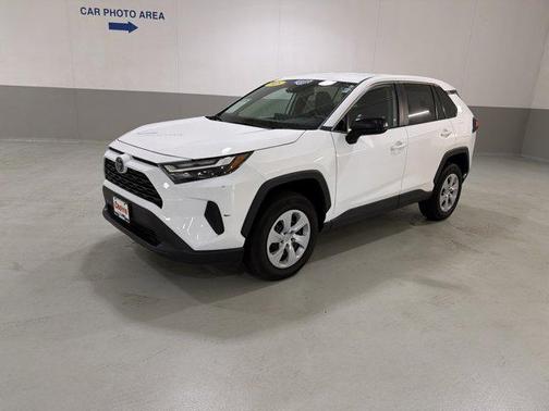 Ice Cap 2025 Toyota RAV4 LE