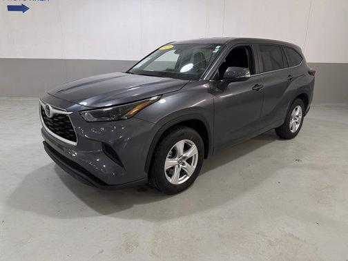 Magnetic Gray Metallic 2023 Toyota Highlander L