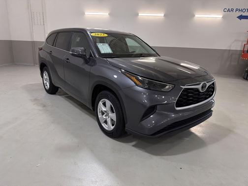 Magnetic Gray Metallic 2023 Toyota Highlander L