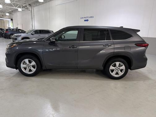 Magnetic Gray Metallic 2023 Toyota Highlander L