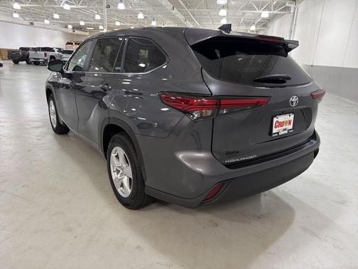Magnetic Gray Metallic 2023 Toyota Highlander L