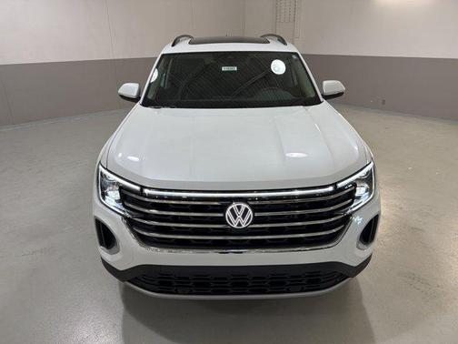 Opal White Pearl 2026 Volkswagen Atlas 2.0T SE w/Technology 4MOTION