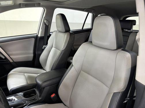 2017 Toyota RAV4 Hybrid SE