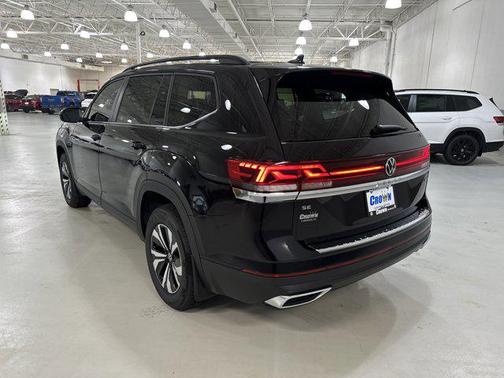 Deep Black Pearl 2026 Volkswagen Atlas 2.0T SE