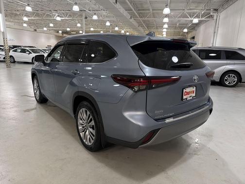 Moon Dust 2024 Toyota Highlander Platinum