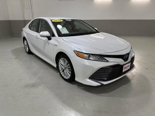 2020 Toyota Camry Hybrid XLE