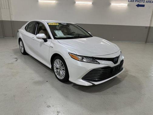 2020 Toyota Camry Hybrid XLE