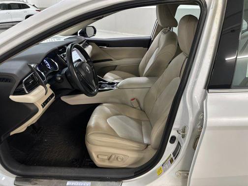 2020 Toyota Camry Hybrid XLE