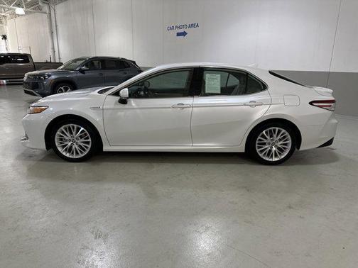 2020 Toyota Camry Hybrid XLE