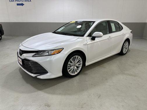 2020 Toyota Camry Hybrid XLE