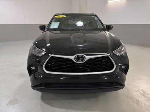 Midnight Black Metallic 2020 Toyota Highlander XLE