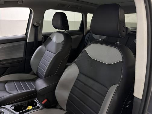 Pure Gray 2024 Volkswagen Taos 1.5T SEL