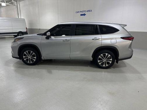 2023 Toyota Highlander Hybrid XLE