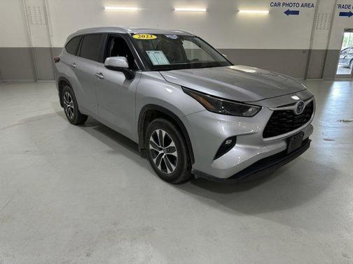 2023 Toyota Highlander Hybrid XLE