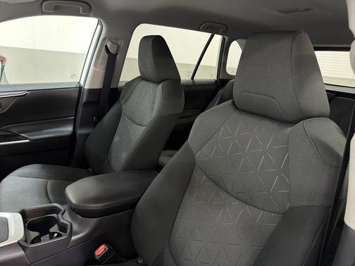 Super White 2020 Toyota RAV4 XLE