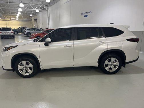 2025 Toyota Highlander LE