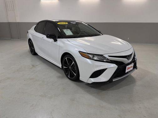 Midnight Black Metallic/Wind Chill 2018 Toyota Camry XSE