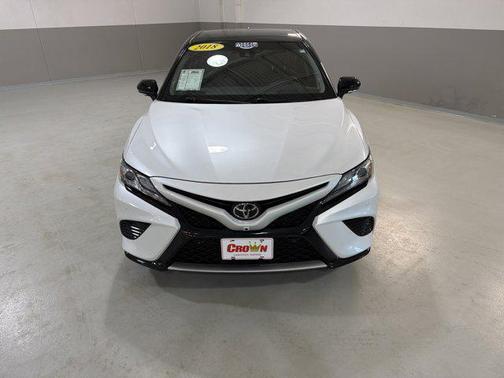 Midnight Black Metallic/Wind Chill 2018 Toyota Camry XSE