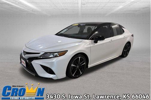 Midnight Black Metallic/Wind Chill 2018 Toyota Camry XSE