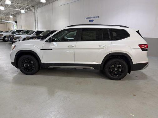opal white pearl 2026 Volkswagen Atlas Peak Edition
