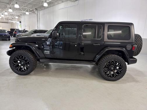 Black Clearcoat 2021 Jeep Wrangler Unlimited Sahara