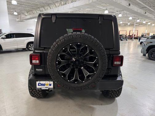 Black Clearcoat 2021 Jeep Wrangler Unlimited Sahara