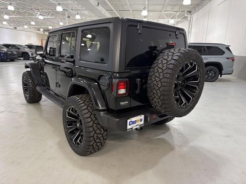 Black Clearcoat 2021 Jeep Wrangler Unlimited Sahara