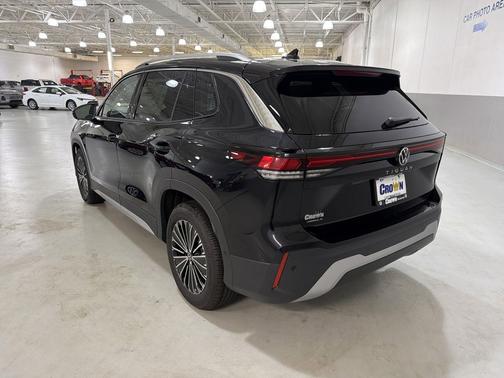 deep black pearl 2026 Volkswagen Tiguan 2.0T S