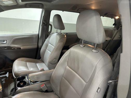 2016 Toyota Sienna XLE