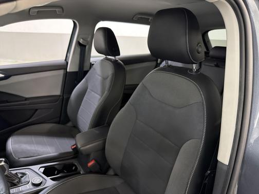 Platinum Gray Metallic 2022 Volkswagen Taos SE