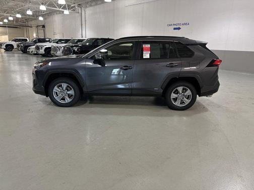 2025 Toyota RAV4 Hybrid SE