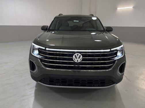 Avocado Green Pearl 2026 Volkswagen Atlas 2.0T SE w/Technology 4MOTION