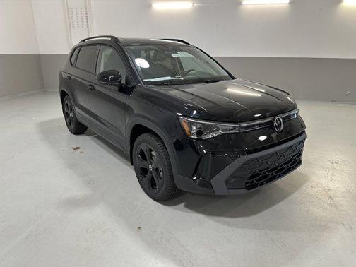 2025 Volkswagen Taos 1.5T SE Black