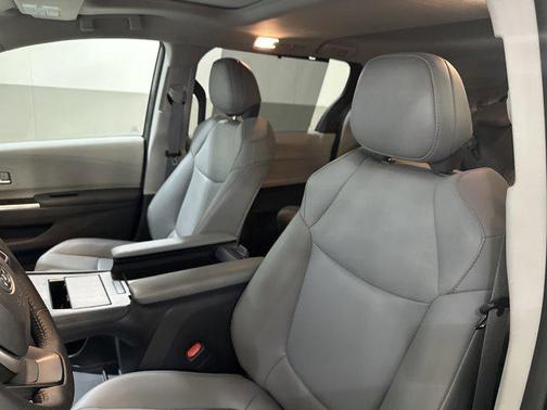 2021 Toyota Sienna XLE 7 Passenger