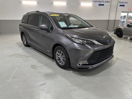 2021 Toyota Sienna XLE 7 Passenger