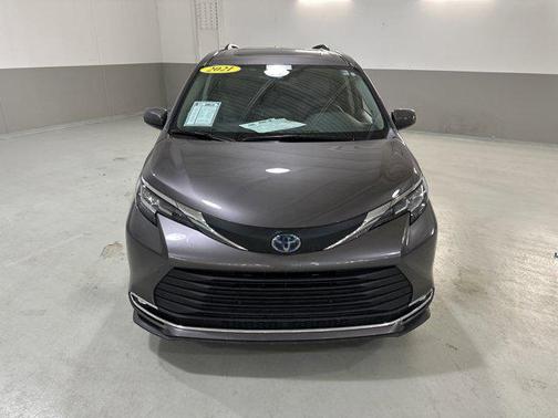 2021 Toyota Sienna XLE 7 Passenger