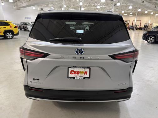 Celestial Silver Metallic 2025 Toyota Sienna Limited